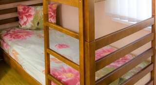 Хостел Хостел Монро Симферополь Спальное место на двухъярусной кровати в общем четырехместном номере для женщин-10